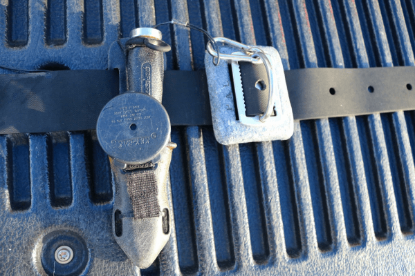 Heavy Duty Secure Retractable 36 Kevlar Holder Knives